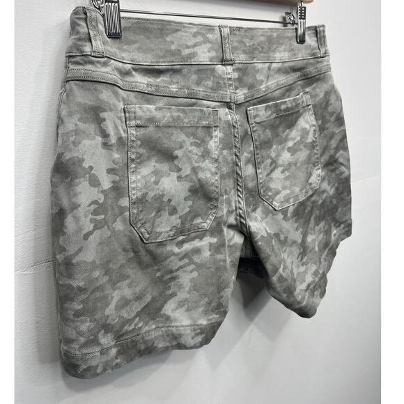 Spanx Women’s Camo Grey Twill Short / Size-Medium - Picture 6 of 8